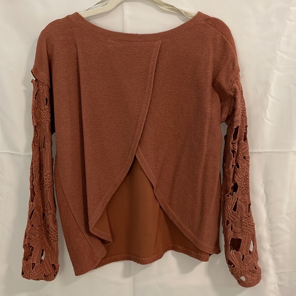 Gimmicks Floral Lace Sleeve Top